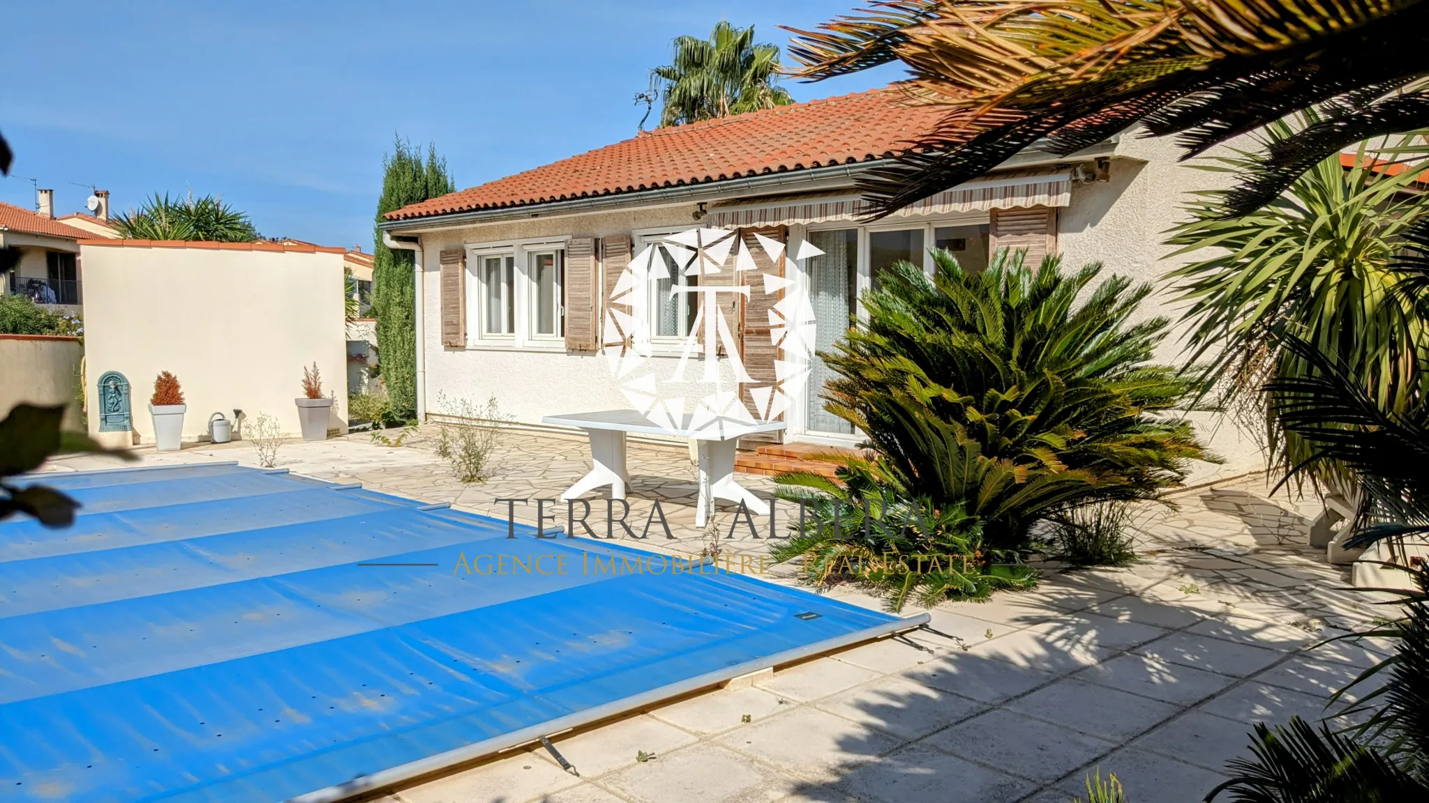 Villa de plain-pied avec piscine à vendre à St André 