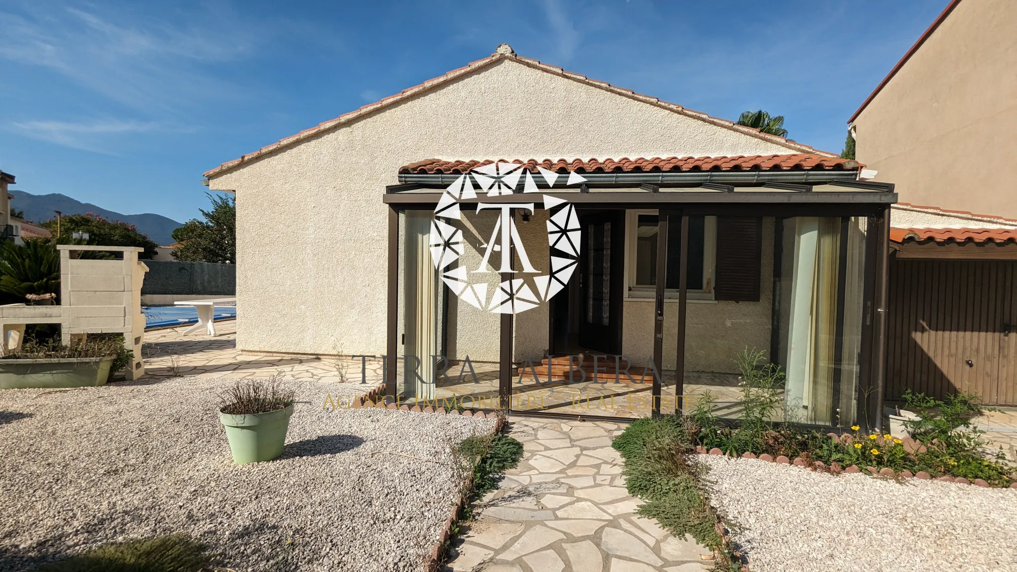 Villa de plain-pied avec piscine à vendre à St André 