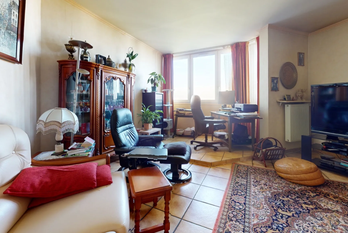 Appartement F3 de 82m2 avec Parking à Sevran - Allée Clément Marot 