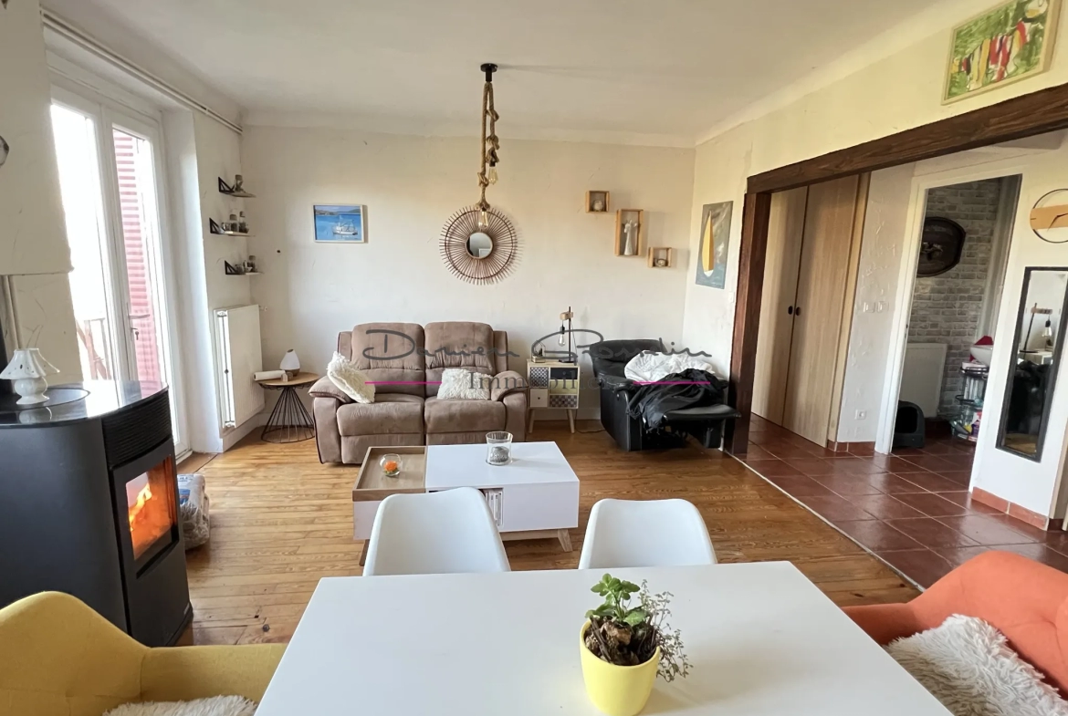 Appartement avec terrasse et terrain à Amplepuis 