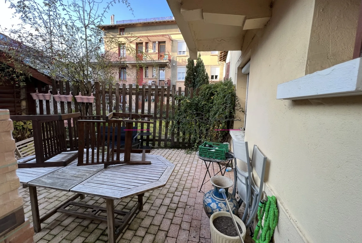 Appartement avec terrasse et terrain à Amplepuis 