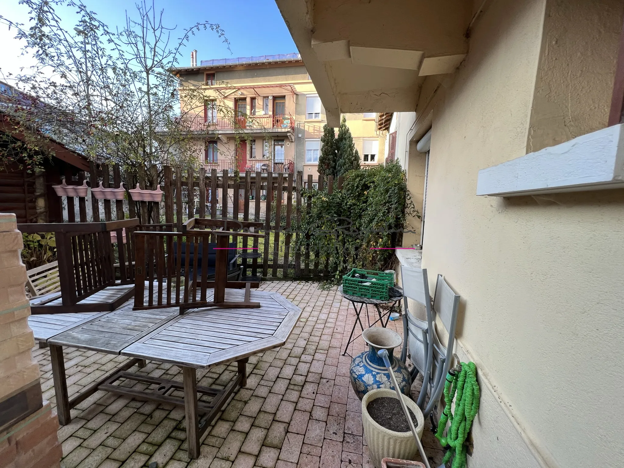 Appartement avec terrasse et terrain à Amplepuis 