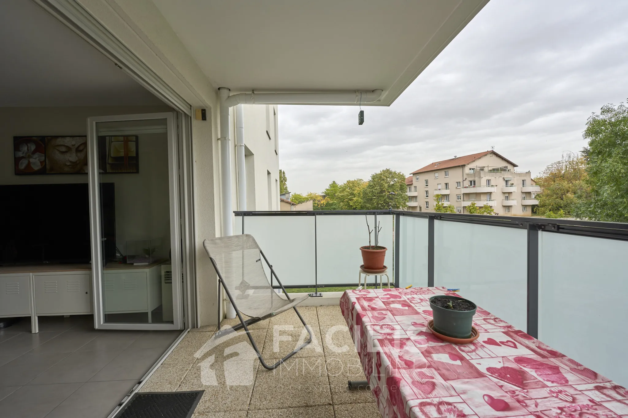 Appartement récent sans vis à vis dans résidence de standing à St Priest 