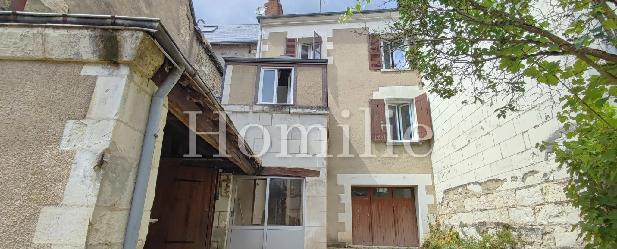 Maison à Chissay-en-Touraine de 69,7 m2 avec cour arrière et dépendances 