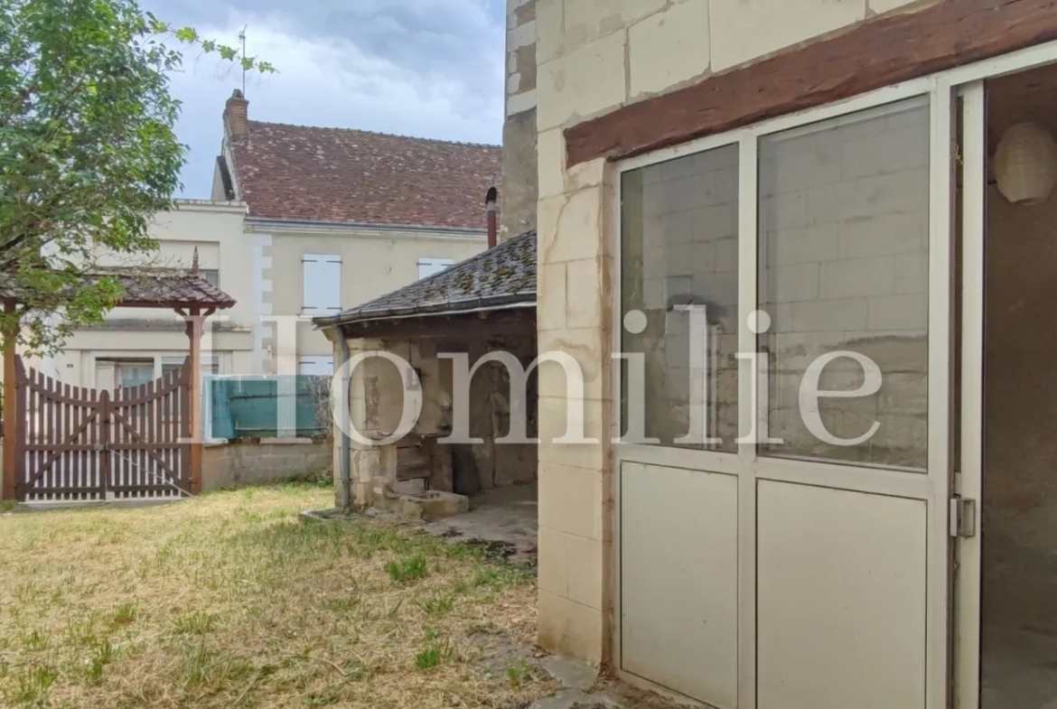 Maison à Chissay-en-Touraine de 69,7 m2 avec cour arrière et dépendances 