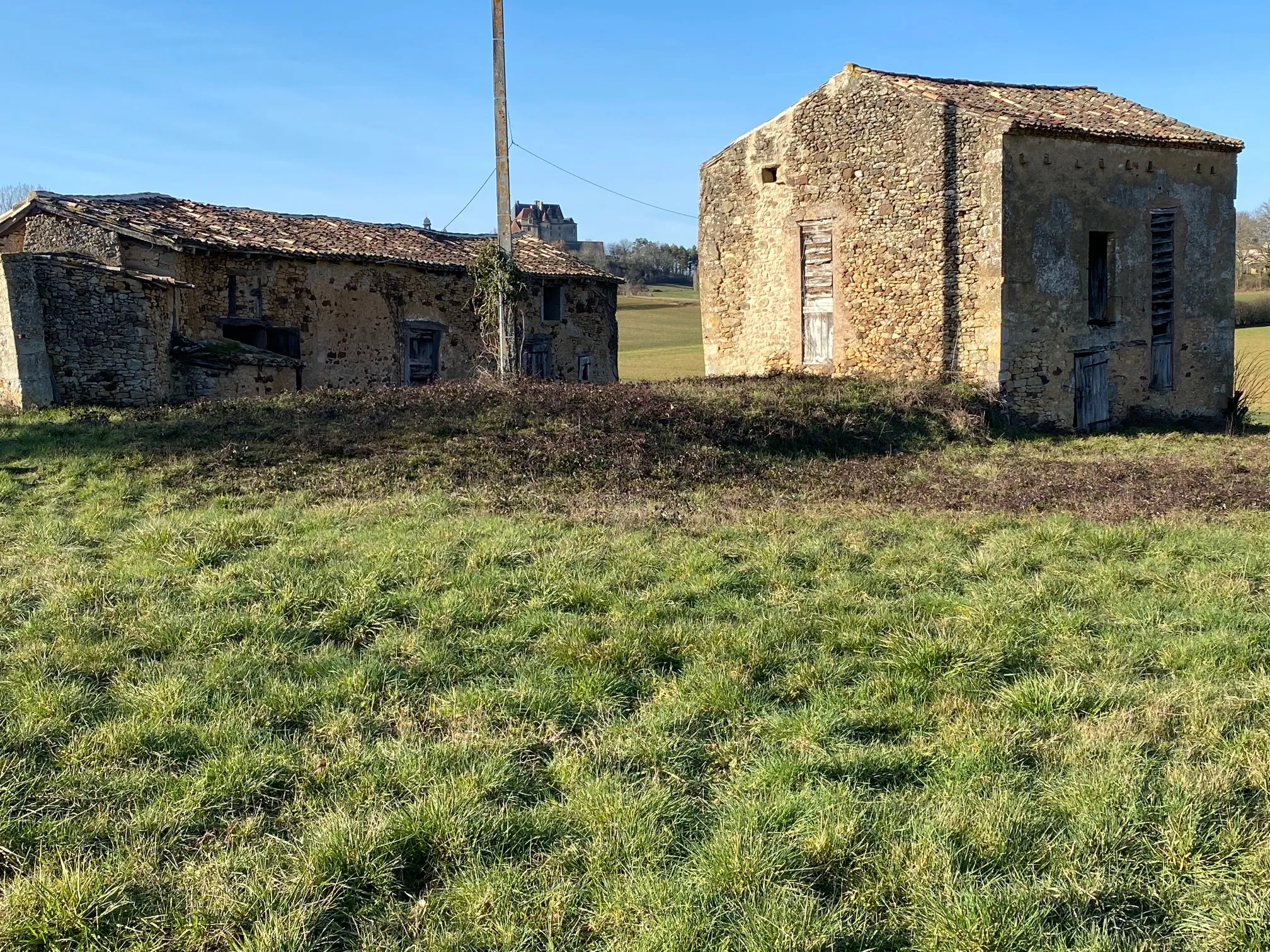 Maison à vendre à Biron avec vue sur château 