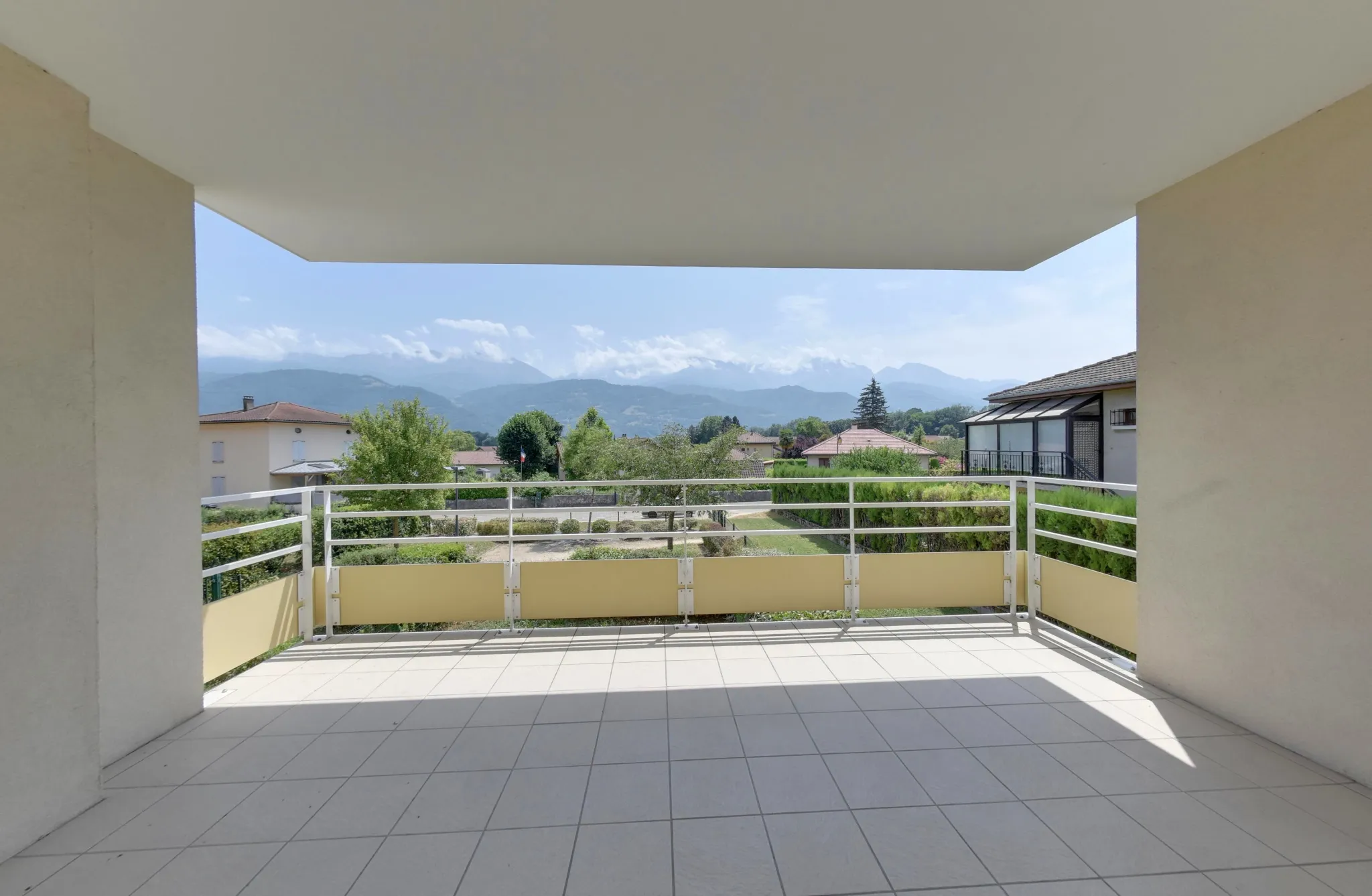 Appartement contemporain avec vue sur les montagnes à Crolles 