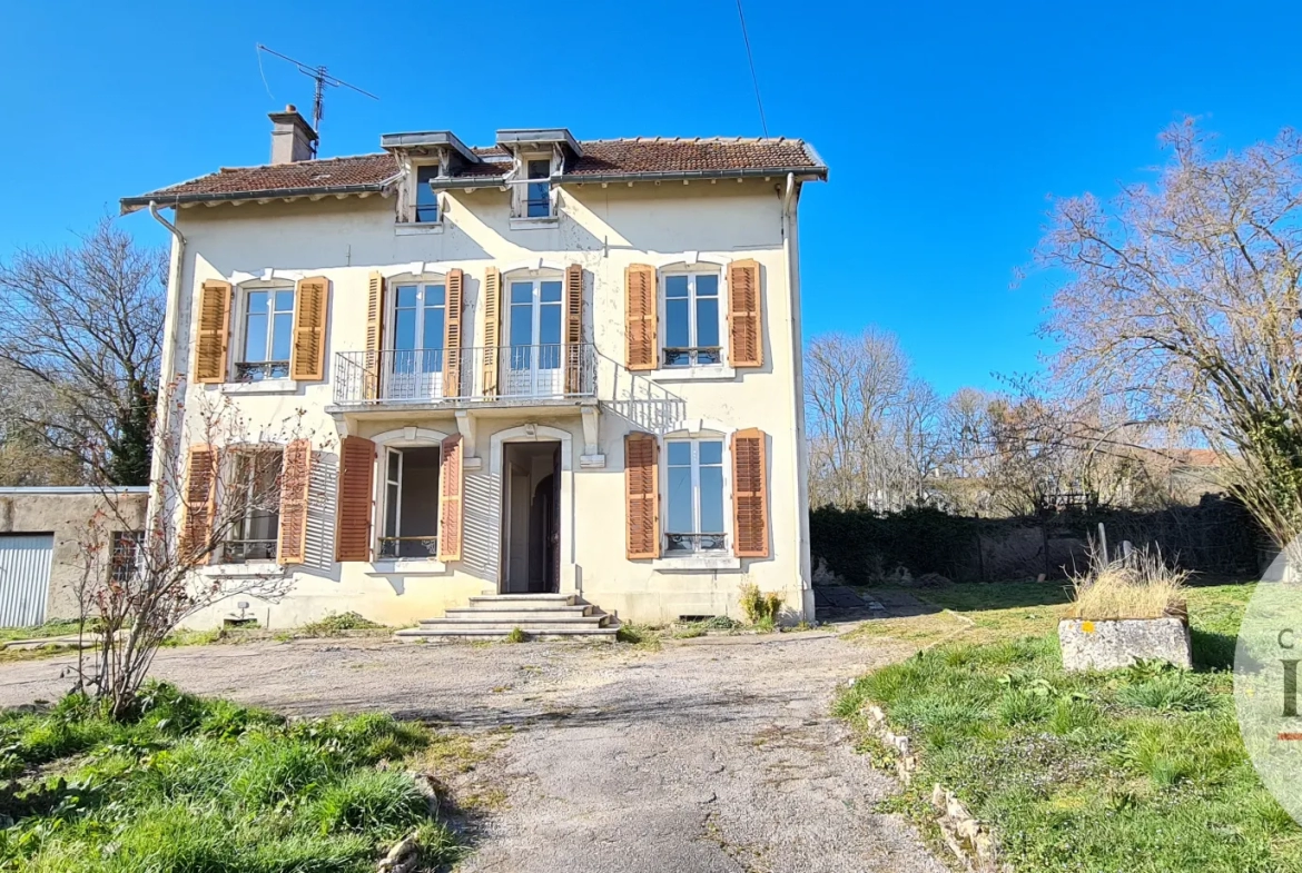 Bâtisse de 167m2 avec 5 chambres et jardin à Toul 