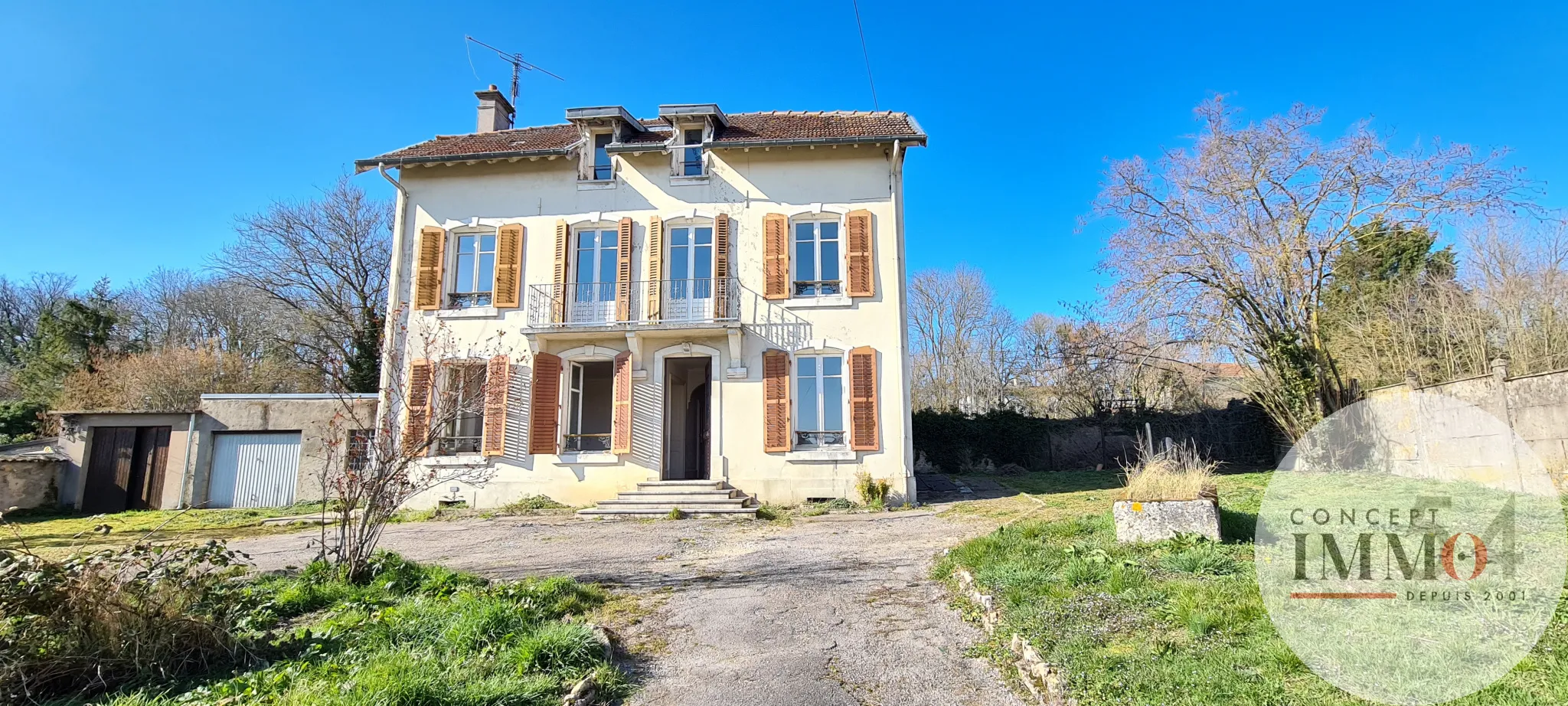 Bâtisse de 167m2 avec 5 chambres et jardin à Toul 