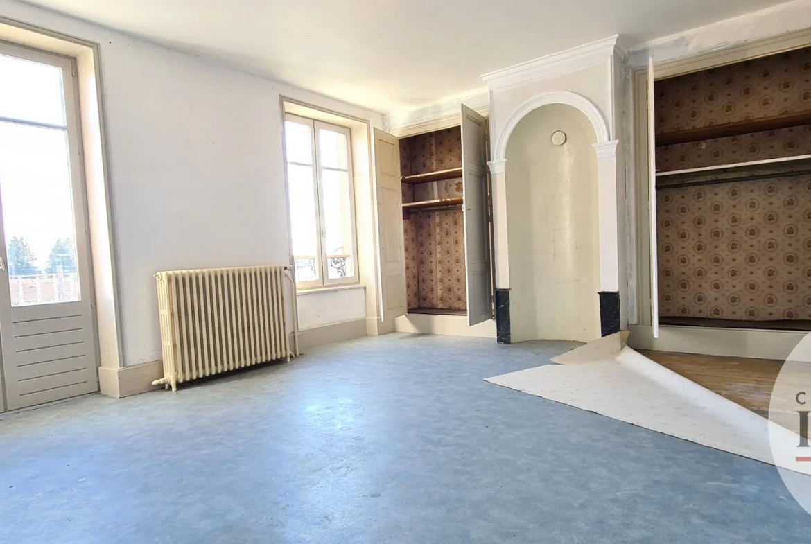 Bâtisse de 167m2 avec 5 chambres et jardin à Toul 