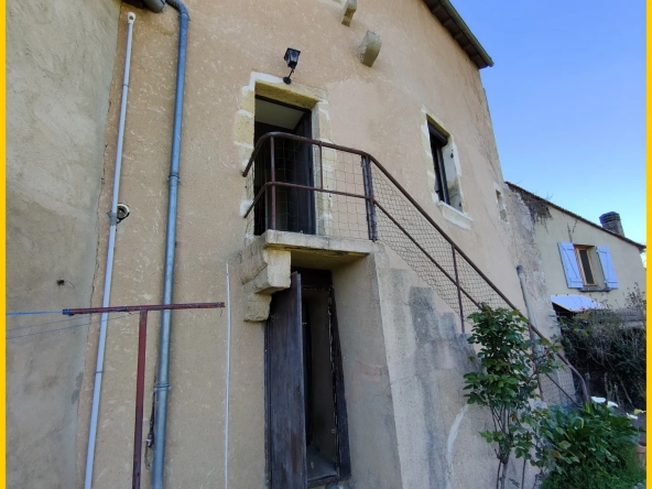 MAISON DE VILLAGE EN PIERRE 3 CHAMBRES JARDIN GARAGE