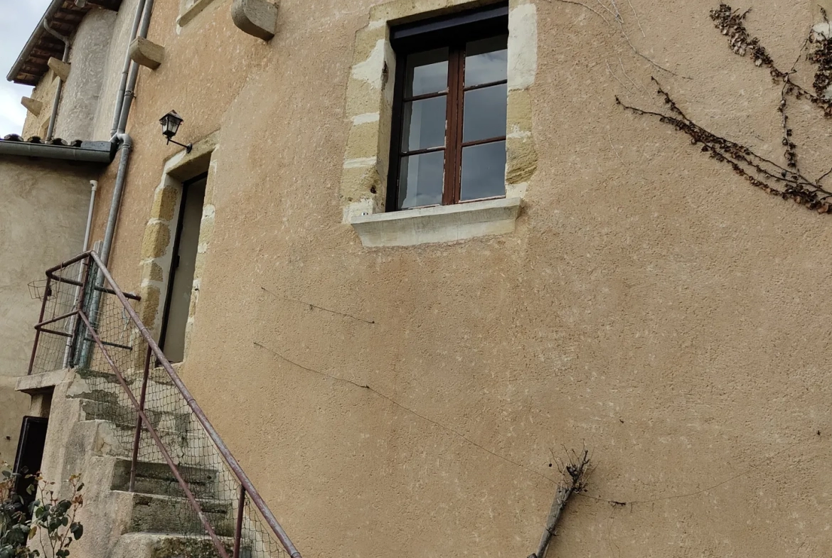 MAISON DE VILLAGE EN PIERRE 3 CHAMBRES JARDIN GARAGE 