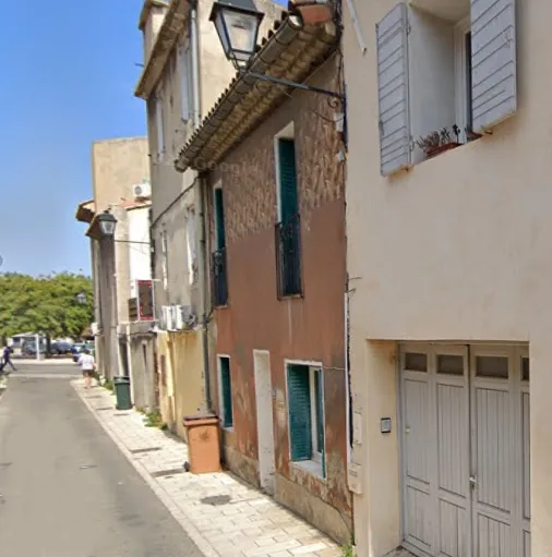 Maison de ville à rénover à Orange avec 3 chambres 