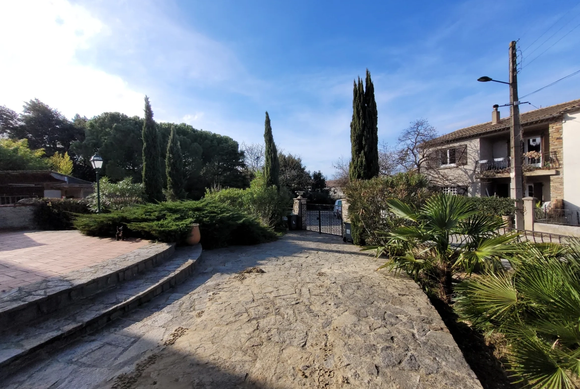 Maison de lotissement T5 avec garage et jardin à Cavanac 11570 Carcassonne 15 km 