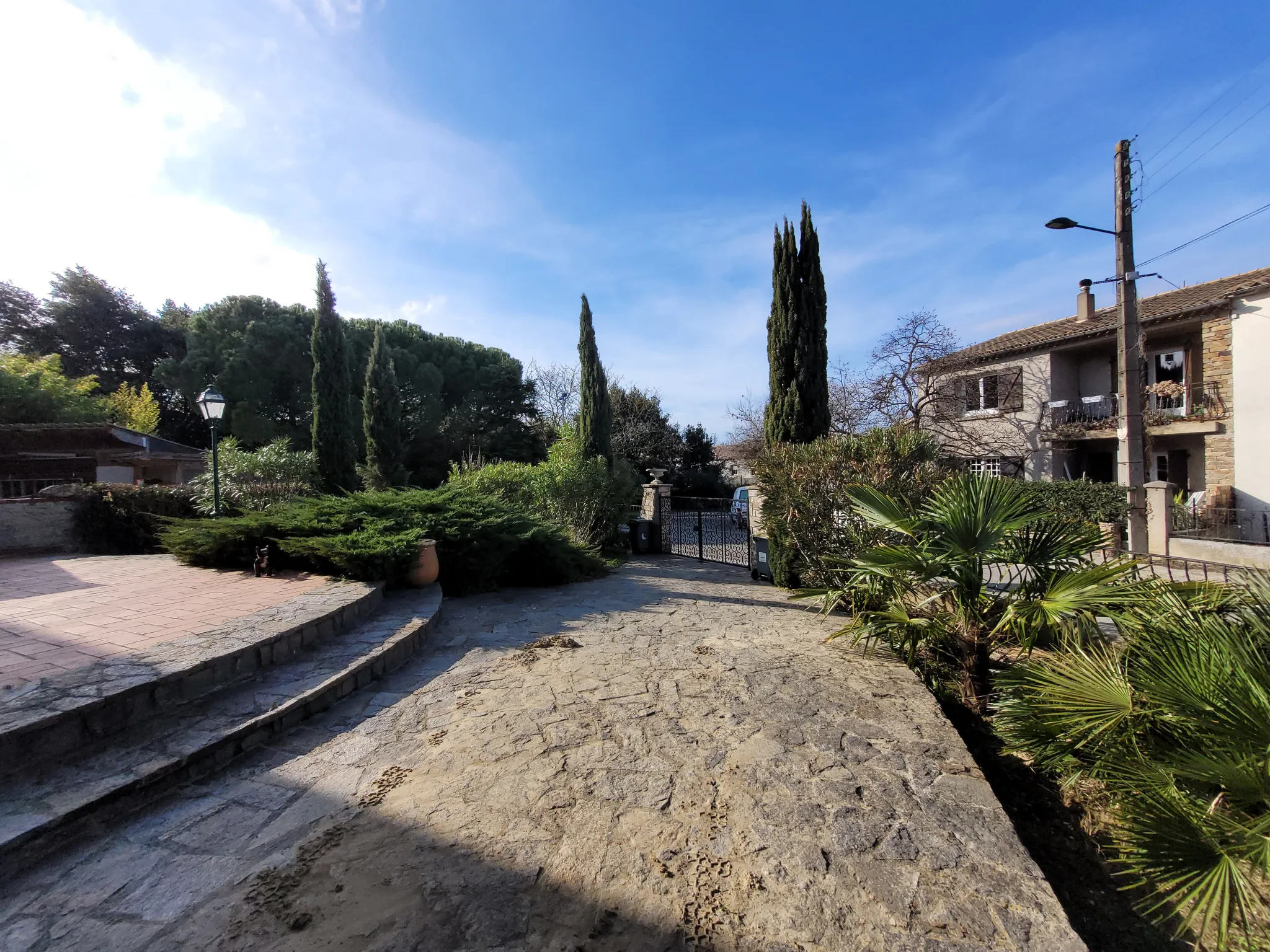 Maison de lotissement T5 avec garage et jardin à Cavanac 11570 Carcassonne 15 km 