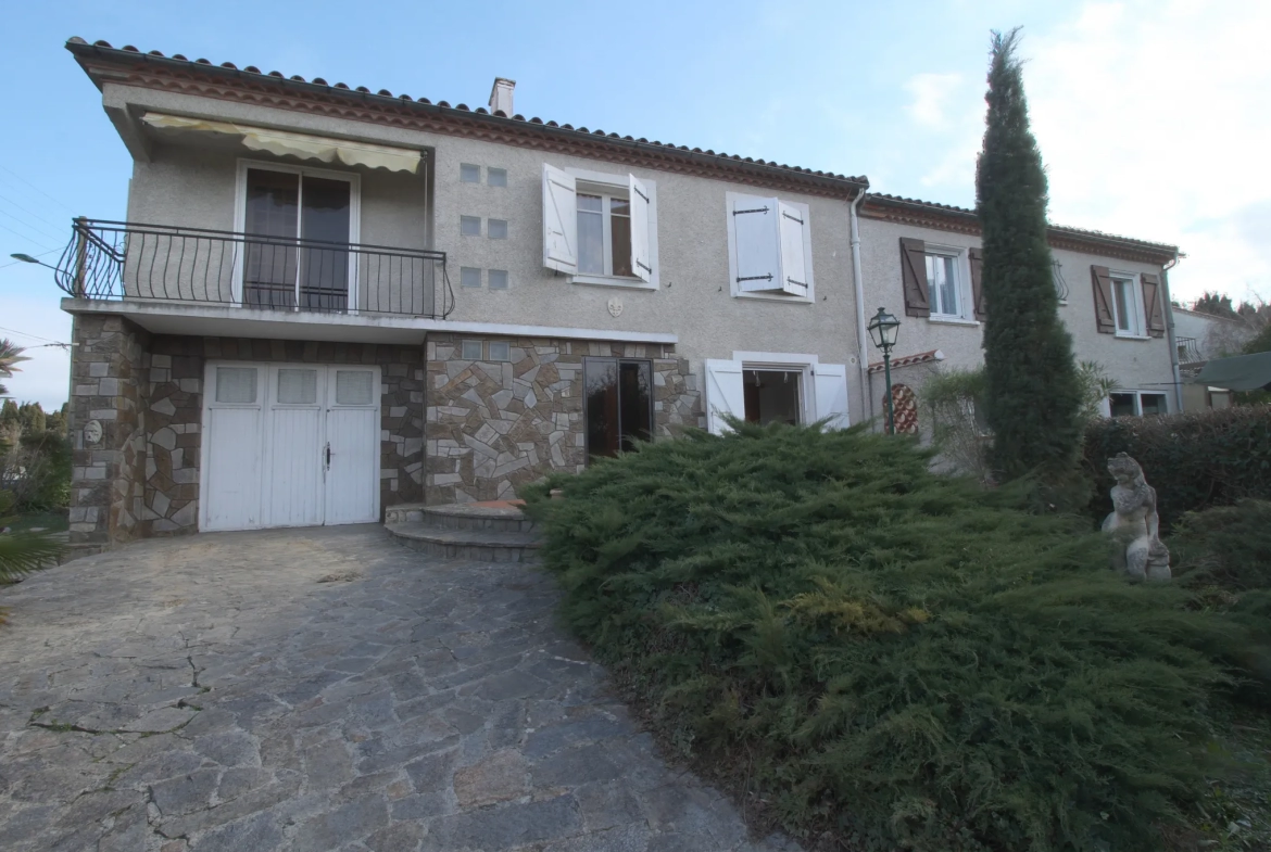 Maison de lotissement T5 avec garage et jardin à Cavanac 11570 Carcassonne 15 km 