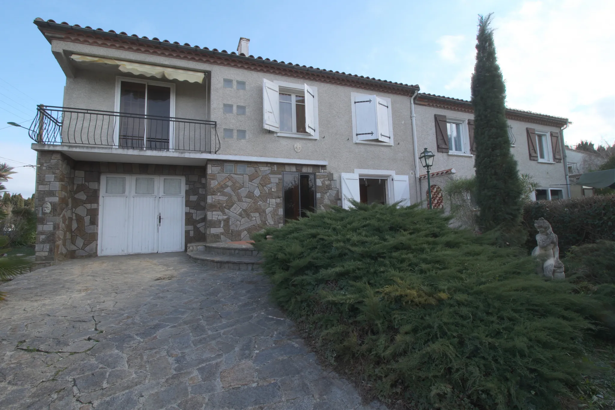 Maison de lotissement T5 avec garage et jardin à Cavanac 11570 Carcassonne 15 km 