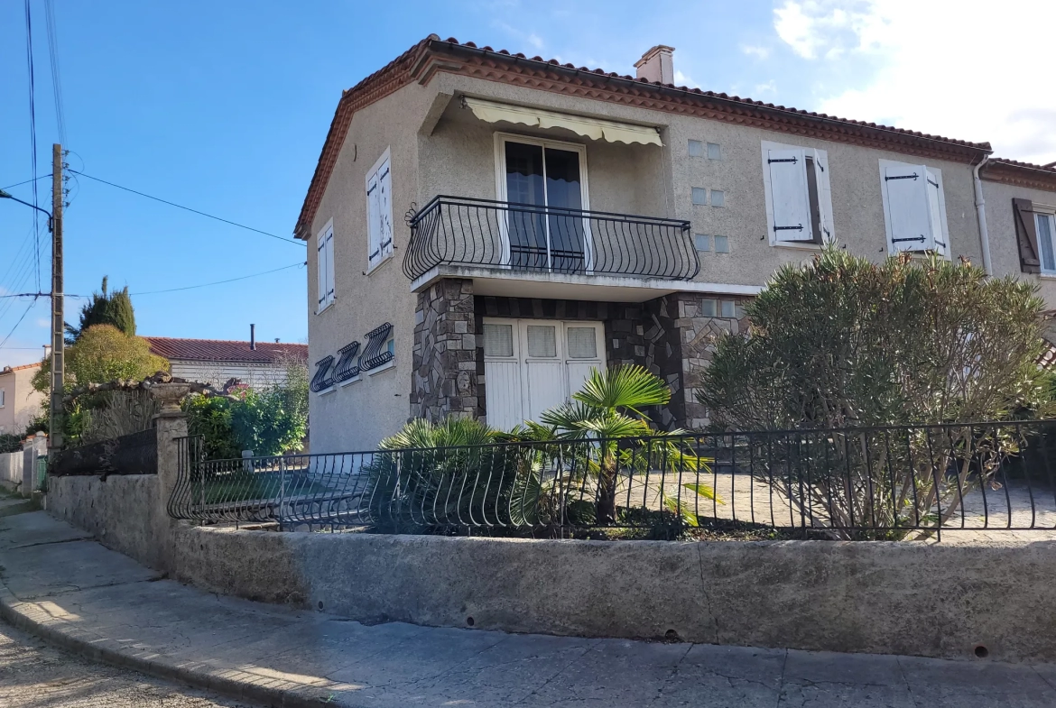 Maison de lotissement T5 avec garage et jardin à Cavanac 11570 Carcassonne 15 km 