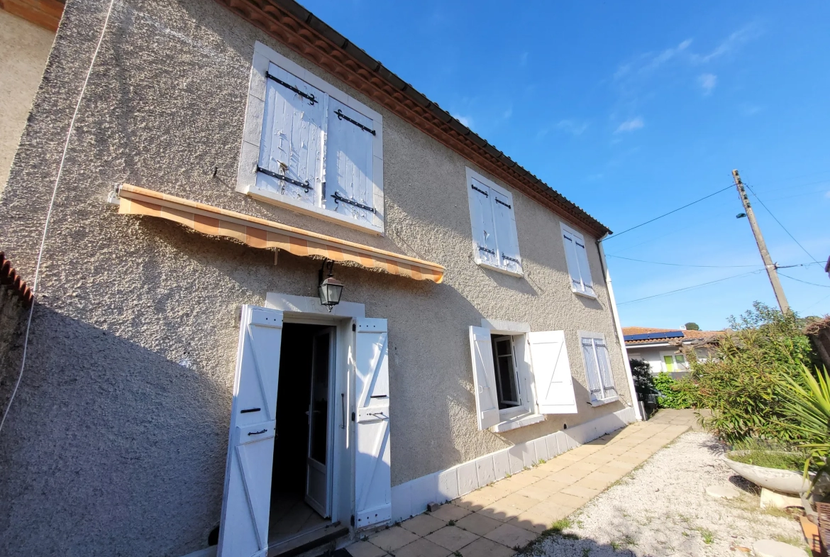 Maison de lotissement T5 avec garage et jardin à Cavanac 11570 Carcassonne 15 km 