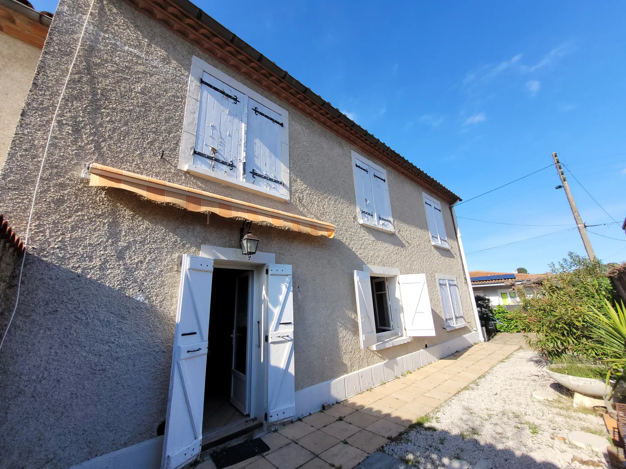 Maison de lotissement T5 avec garage et jardin à Cavanac 11570 Carcassonne 15 km 