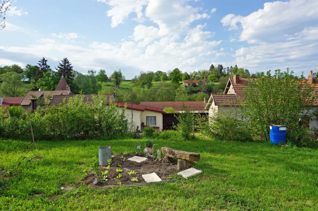 Maison de village proche Le Donjon 