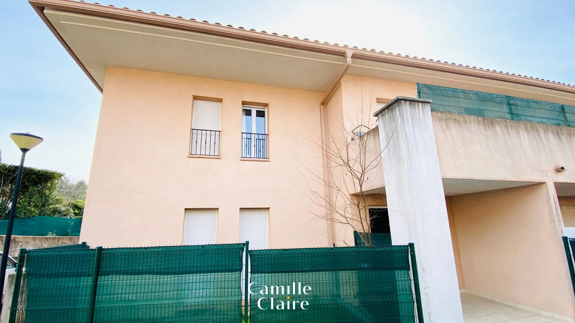 Appartement T2 à Aix en Provence avec Terrasse et Garage 