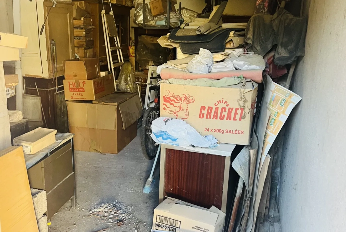 Garage avec remise à rénover de 85m2 à Lunel 