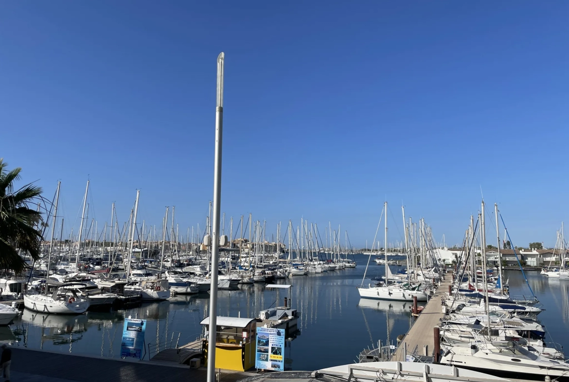 Bel appartement vue port avec garage 