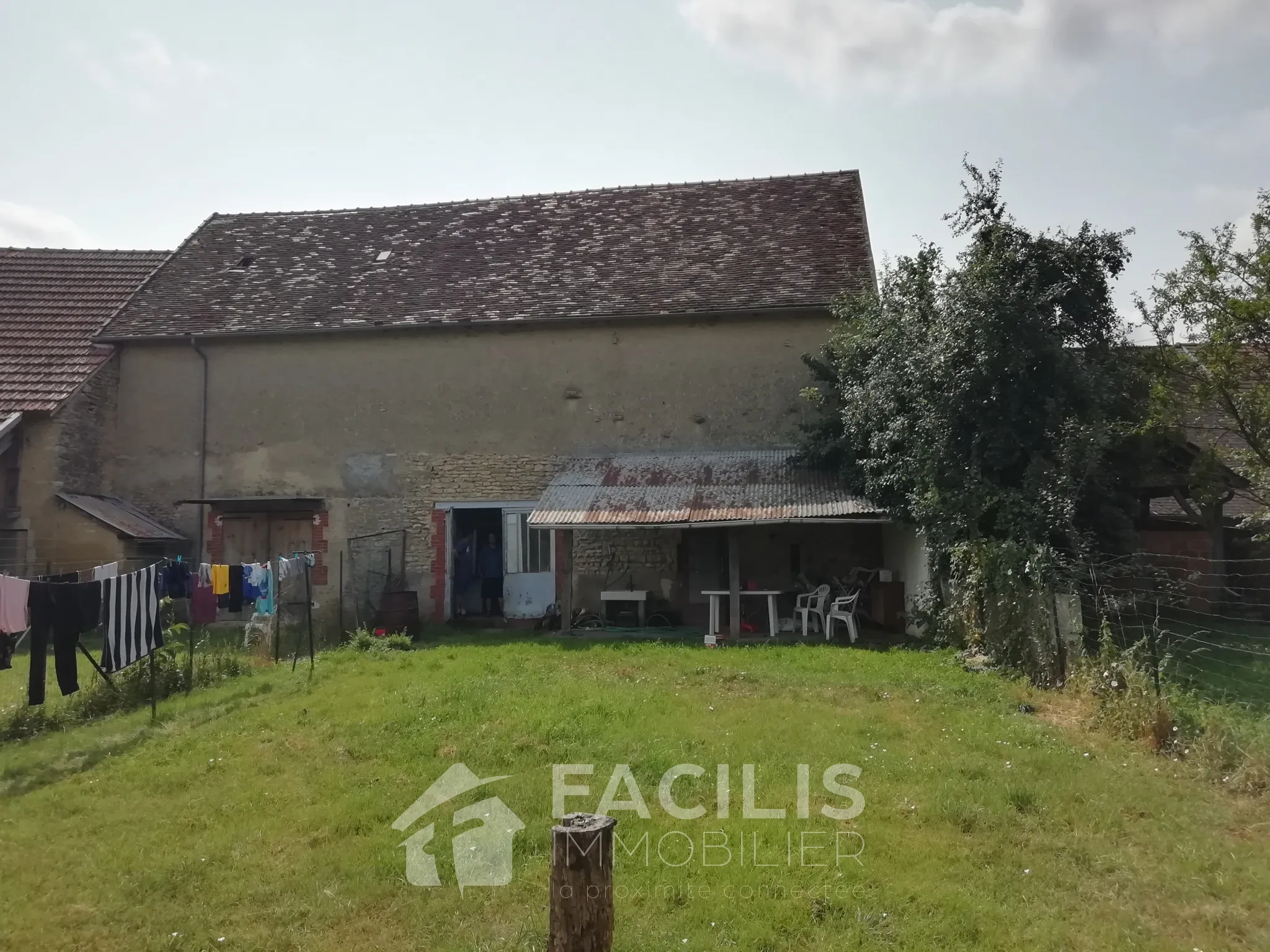 Investissement - Maison F4 avec grange et terrain à Givardon (18600) 