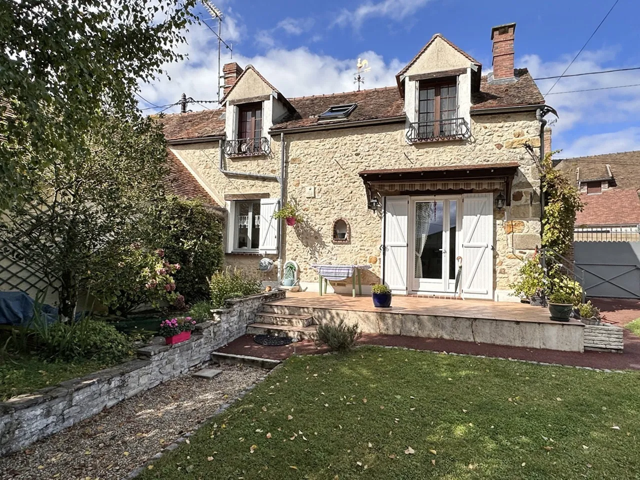 Maison Briarde à Donnemarie Dontilly avec Jardin et Vue Panoramique 