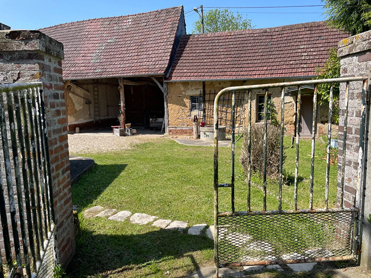 Belle Maison Ancienne avec Dépendances - Proche Etrepagny 