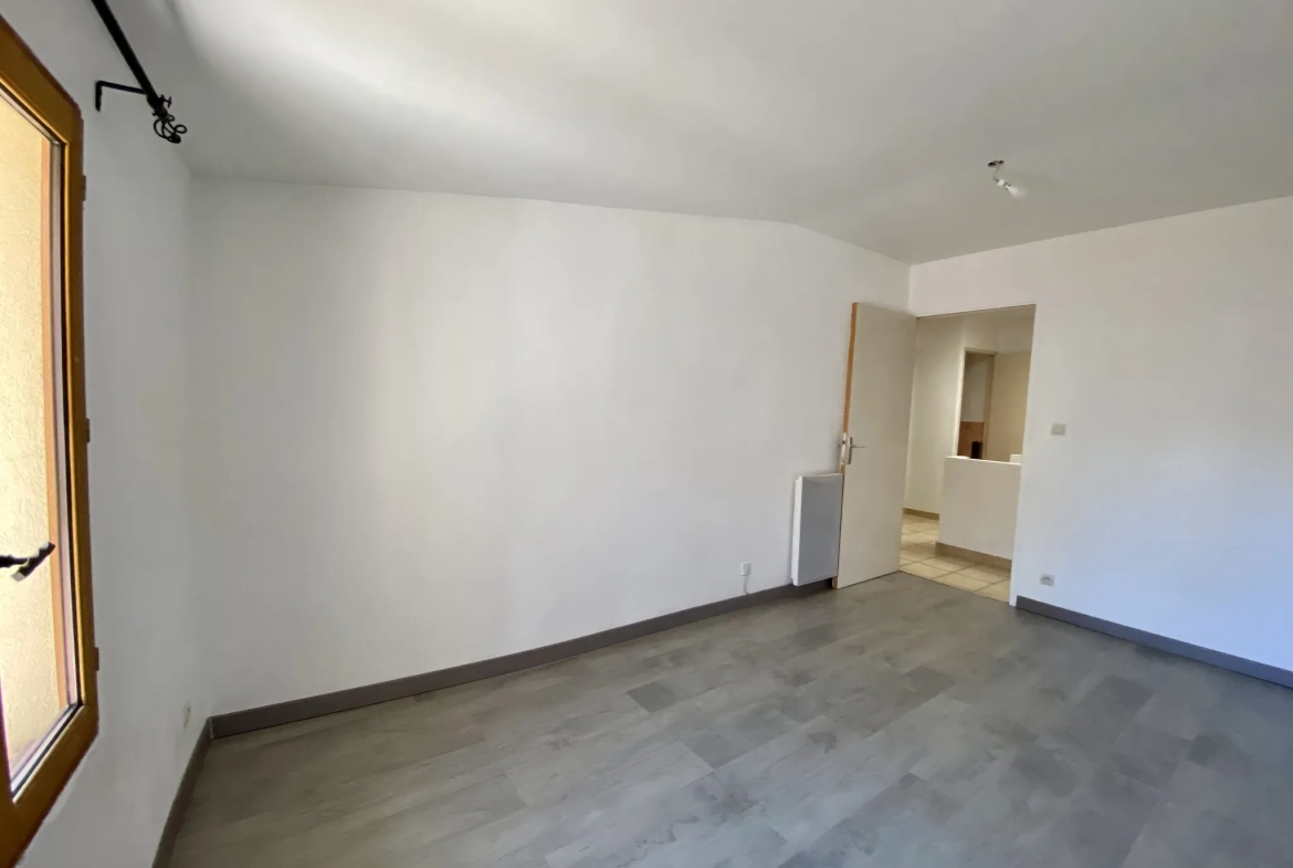 Maison centre village avec terrasse et garage à Tulette - 75 m2, 2 chambres 