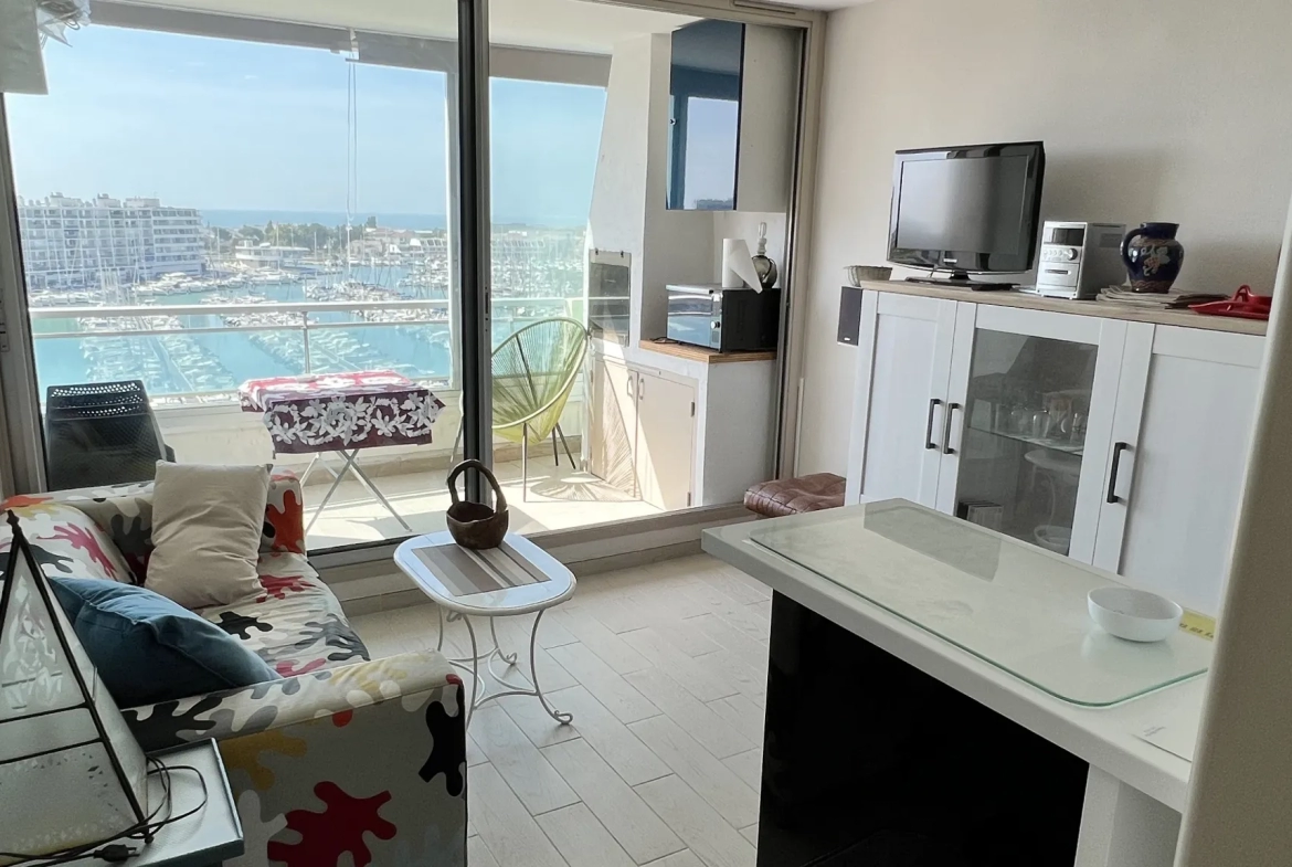 Beau Studio cabine avec loggia, vue panoramique port et mer 