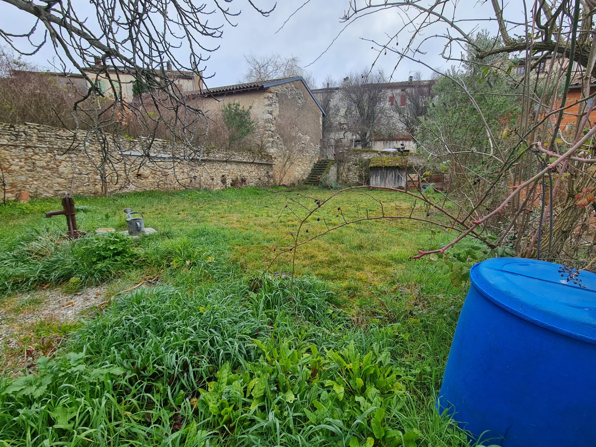 Terrain à bâtir de 300m2 à St Sulpice sur Leze 