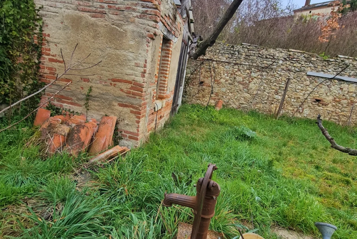 Terrain à bâtir de 300m2 à St Sulpice sur Leze 