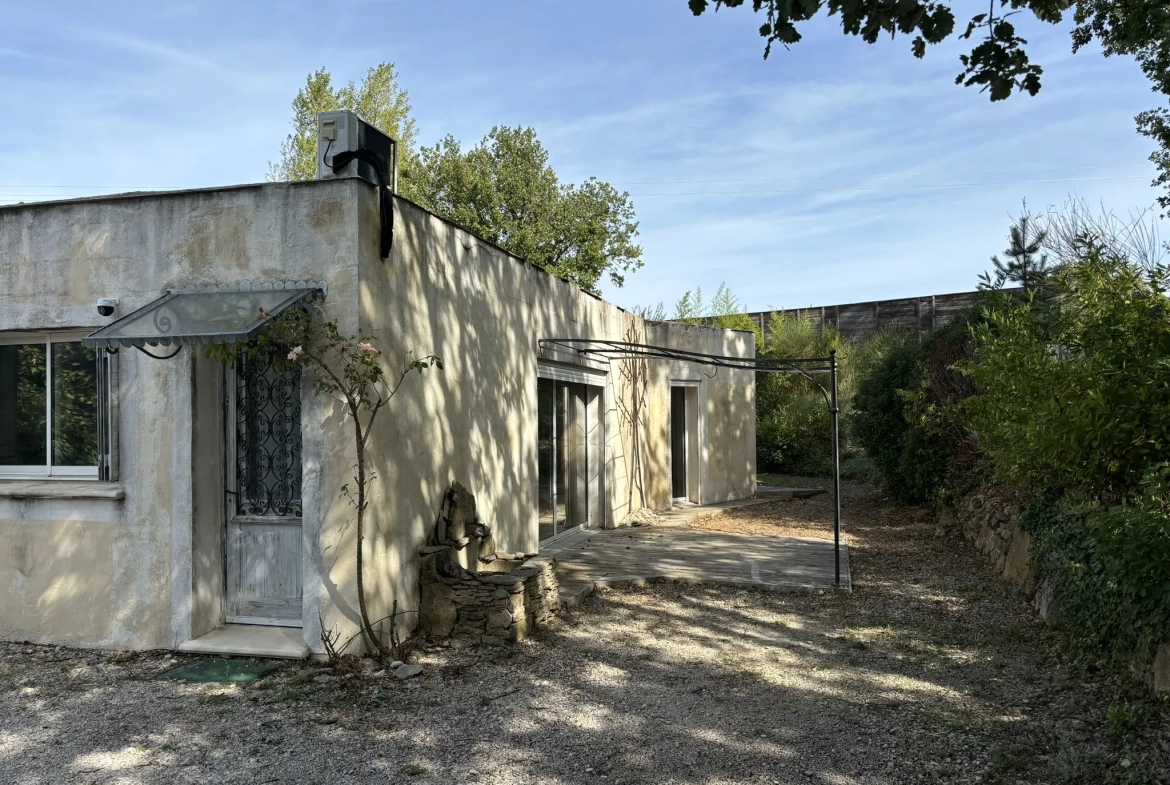 Bâtiment en zone artisanale à rénover sur 1800m2 