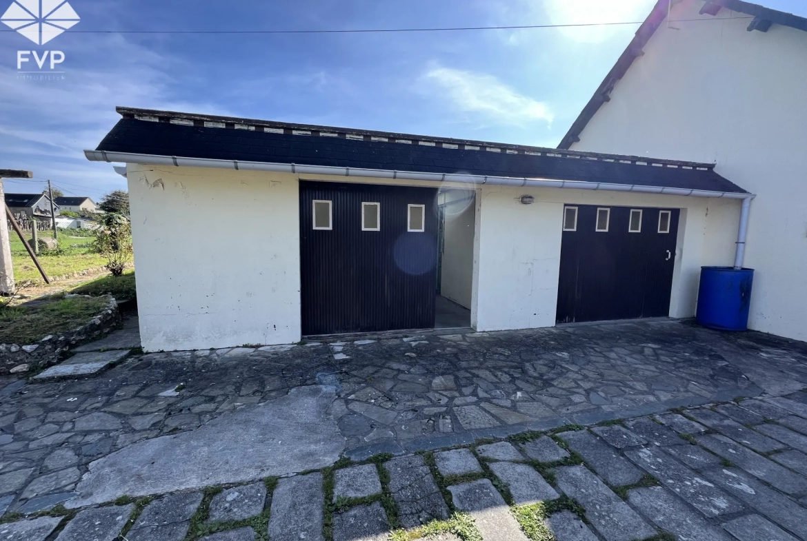 A vendre habitation plein pied, 3chambres, 2 garages, terrain 1000m2 