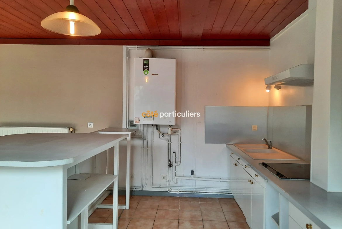 Immeuble avec Studio et Appartement Lumineux à Dole 