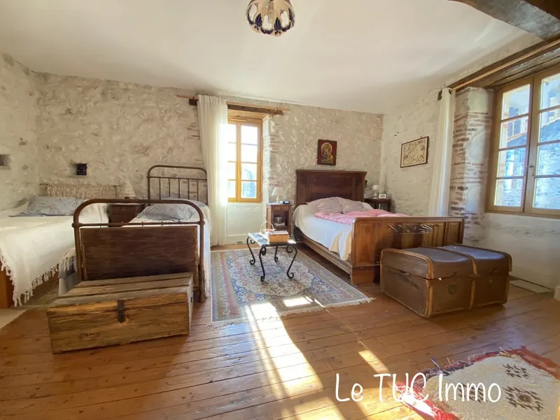 Maison pierre avec un gîte dans un village à Penne d'Agenais 