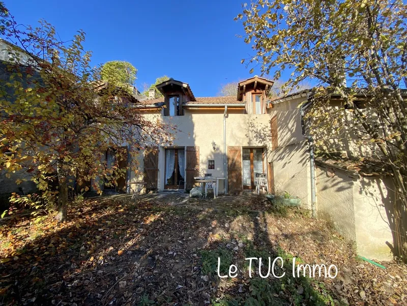 Maison pierre avec un gîte dans un village à Penne d'Agenais 