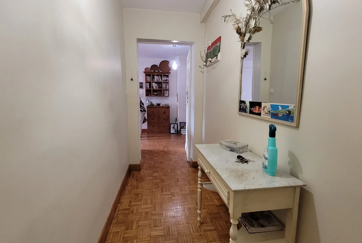 Appartement T3 avec balcon, ascenseur, garage et cellier à Carcassonne 