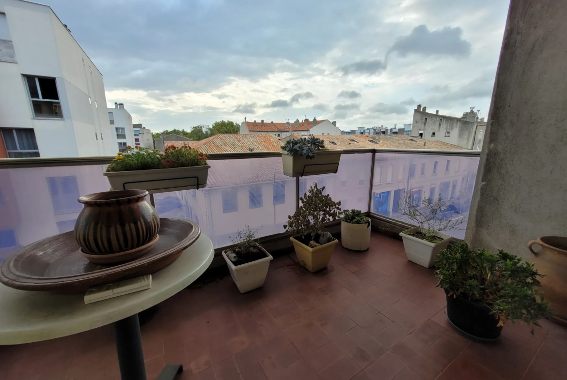 Appartement T3 avec balcon, ascenseur, garage et cellier à Carcassonne 