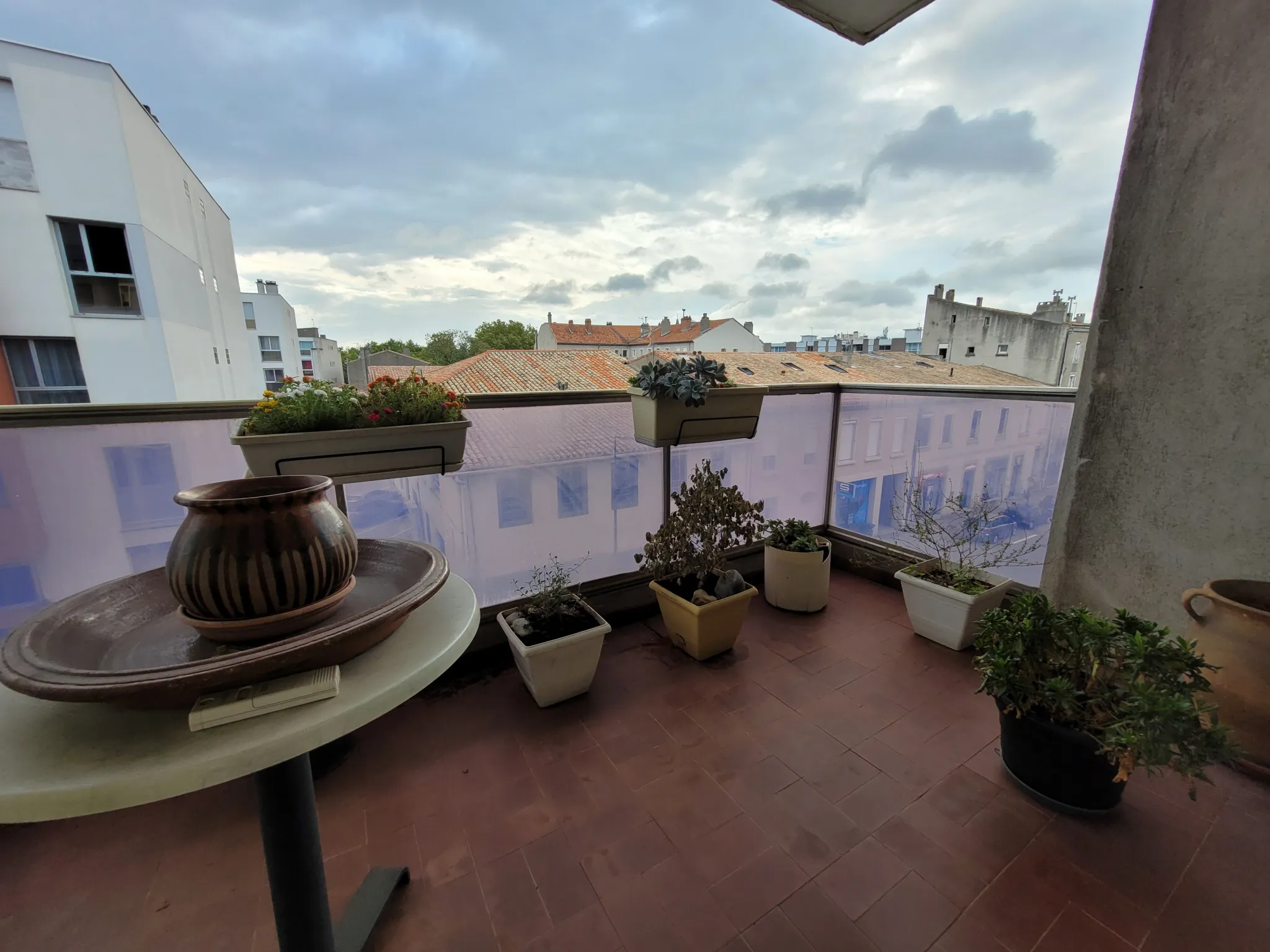 Appartement T3 avec balcon, ascenseur, garage et cellier à Carcassonne 