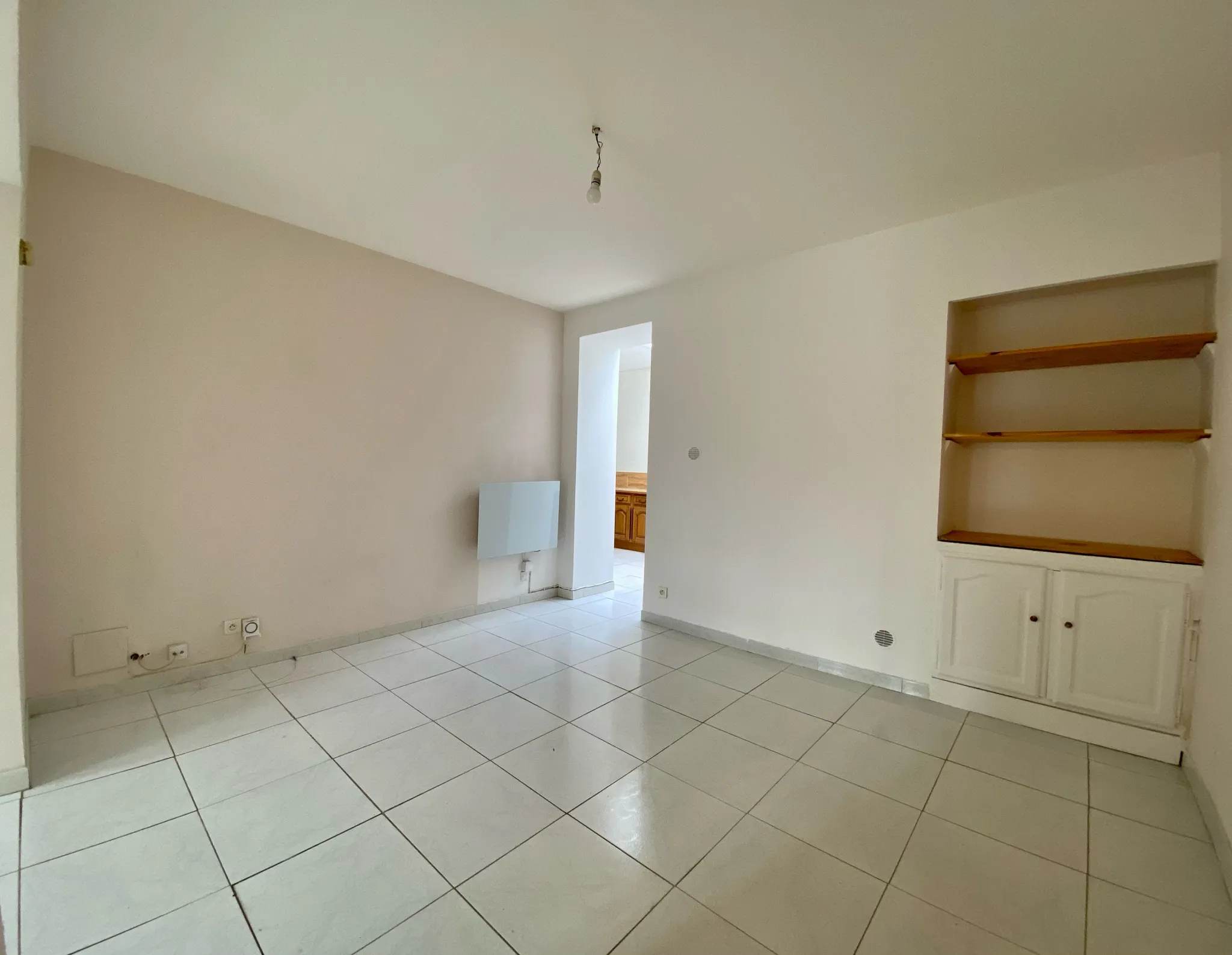 Maison à vendre à Avignon - double séjour, 2 chambres, cour 