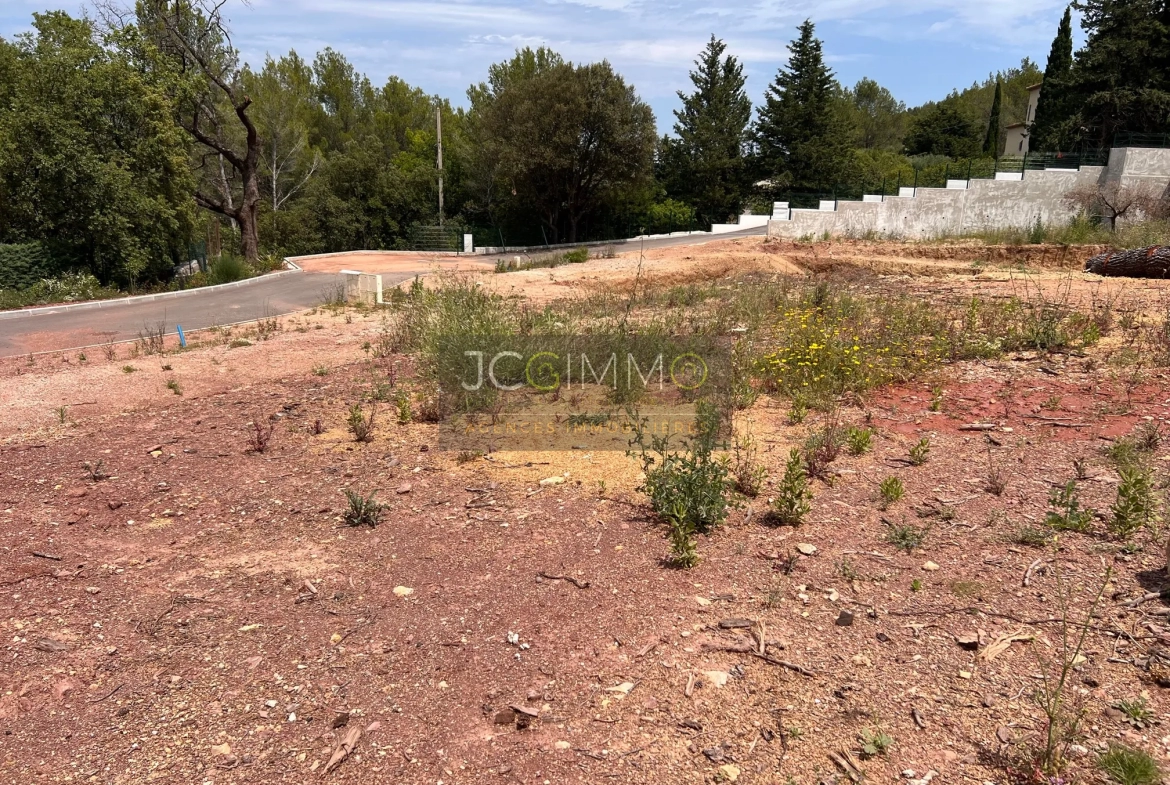 Terrain viabilisé 300m2 à Cuers (La Foux) 