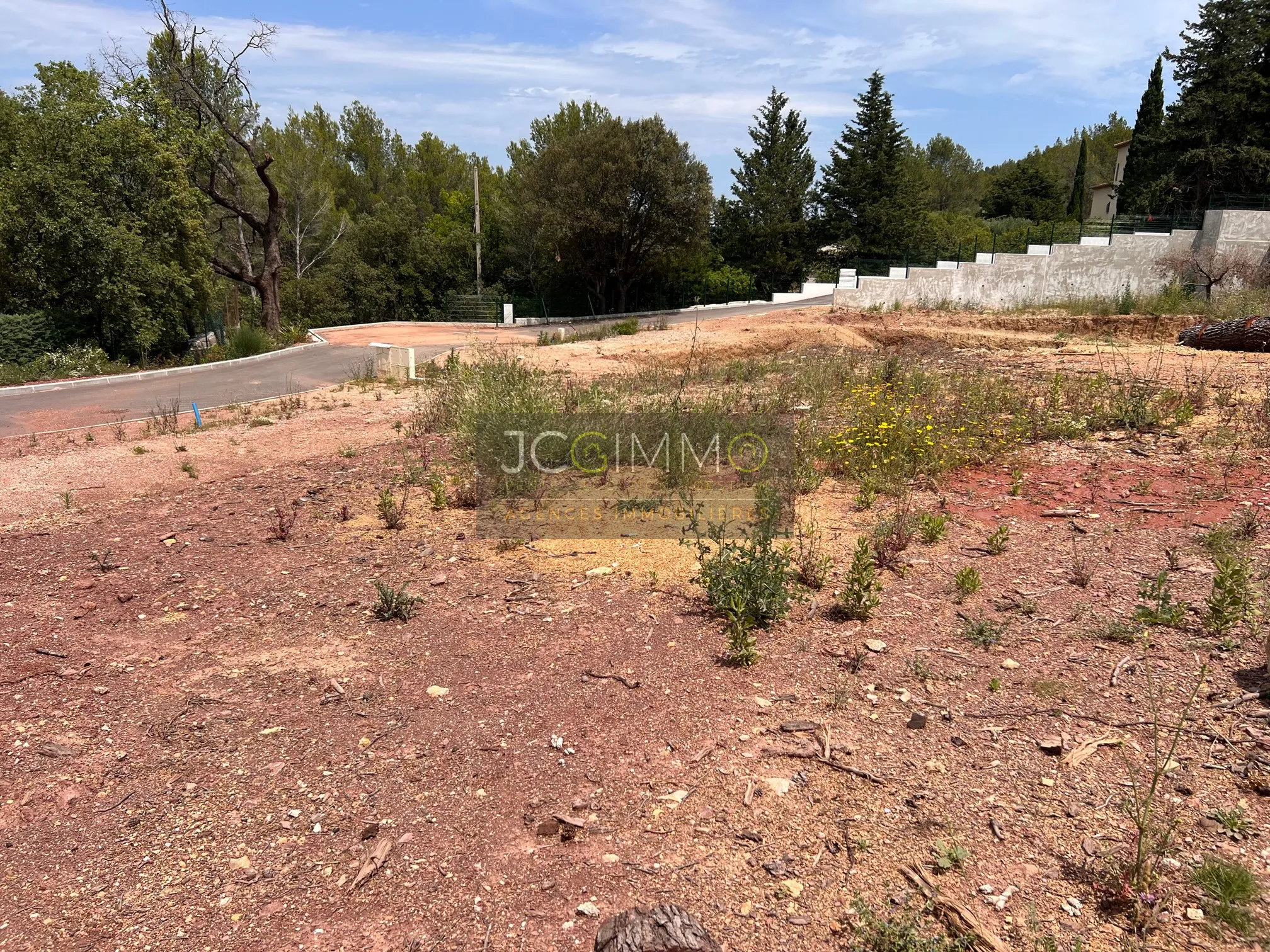 Terrain viabilisé 300m2 à Cuers (La Foux) 