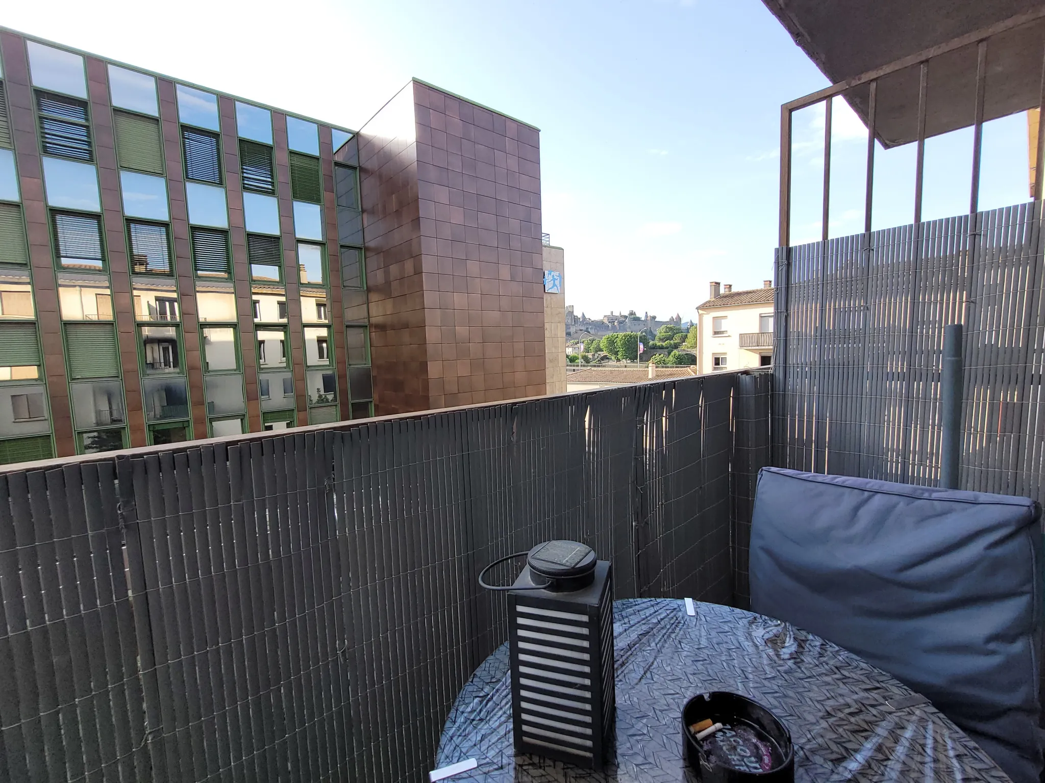 Appartement T3 avec balcon, cellier et parking 