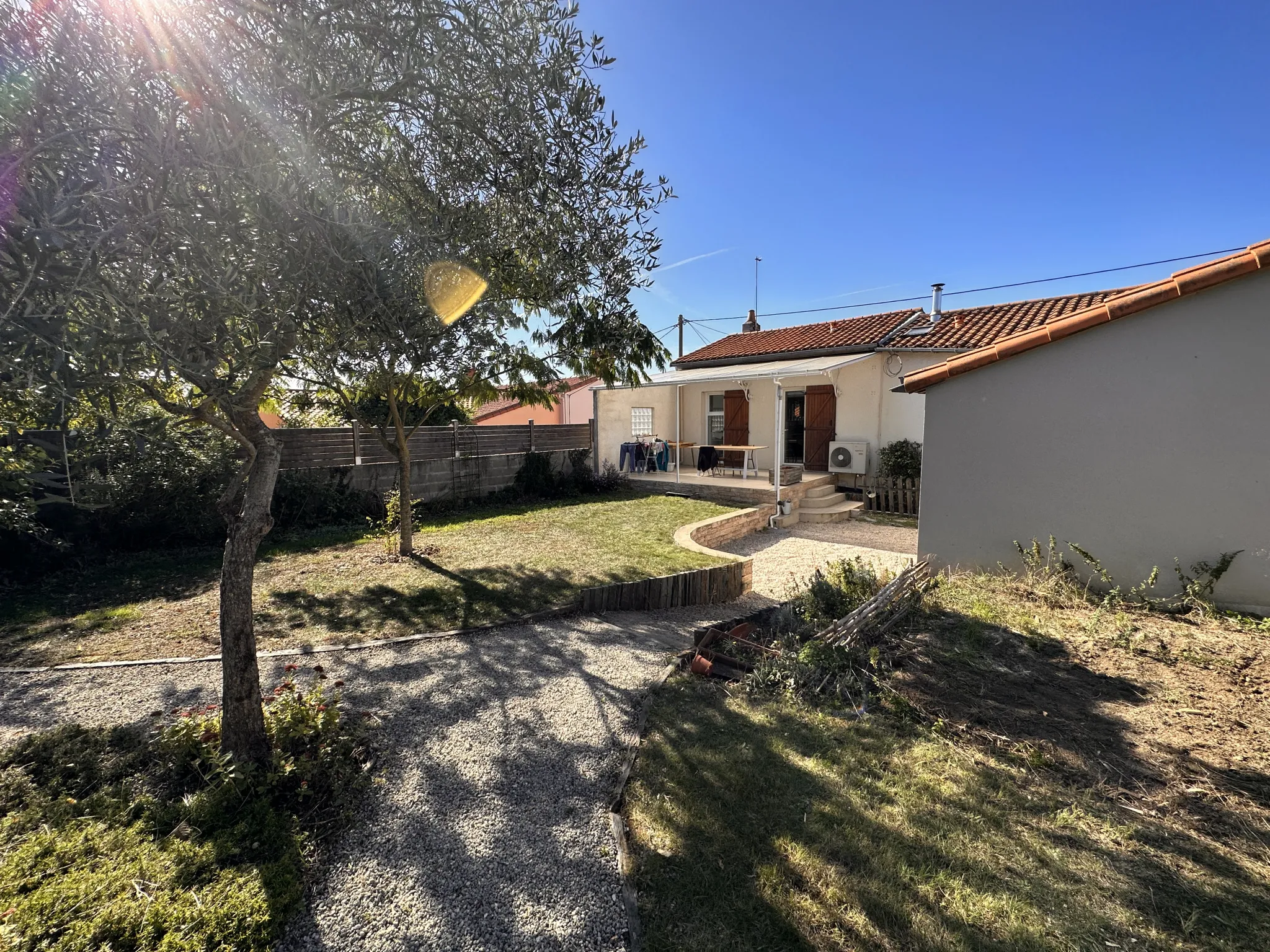 Maison 2 chambres avec jardin et garage au Pallet 