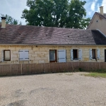 Longère en pierre rénovée avec 2 chambres et un jardin