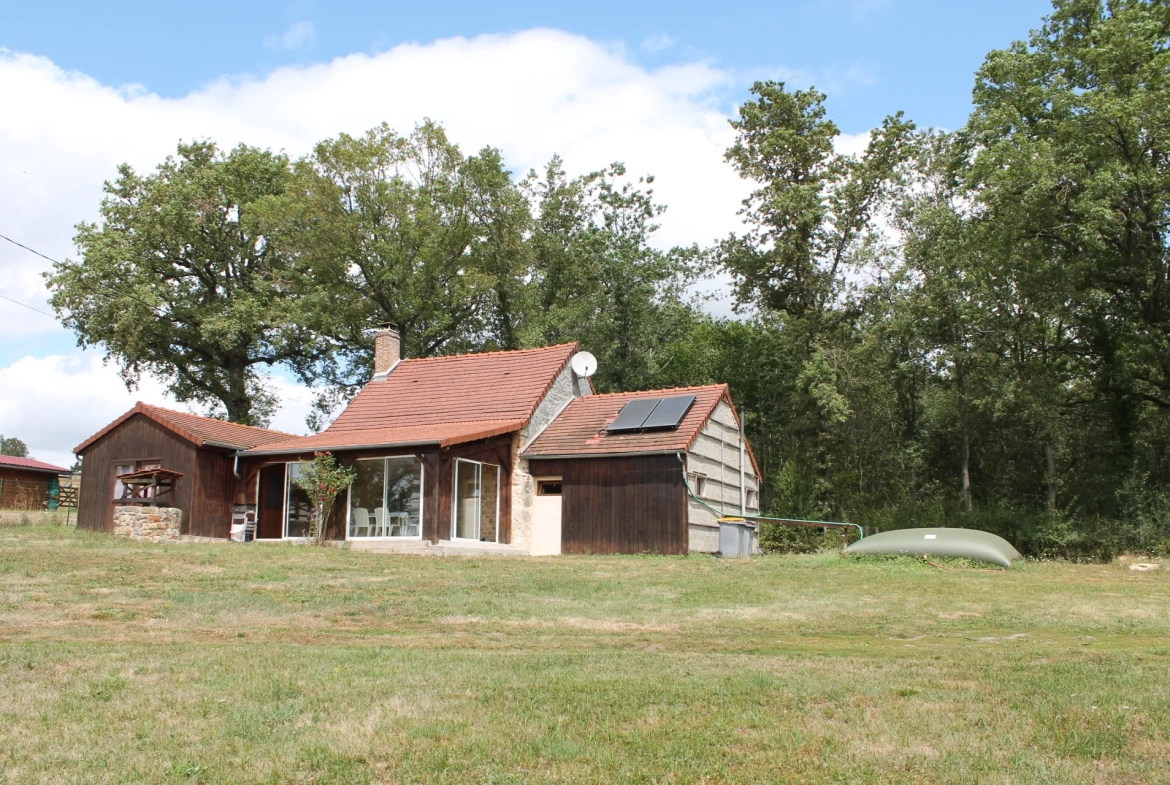 Maison avec 2 granges sur un terrain de plus d'un hectare avec plantation de 300 Charmes Truffier 